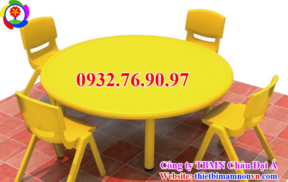 Bàn nhựa nhập khẩu hình tròn màu vàng