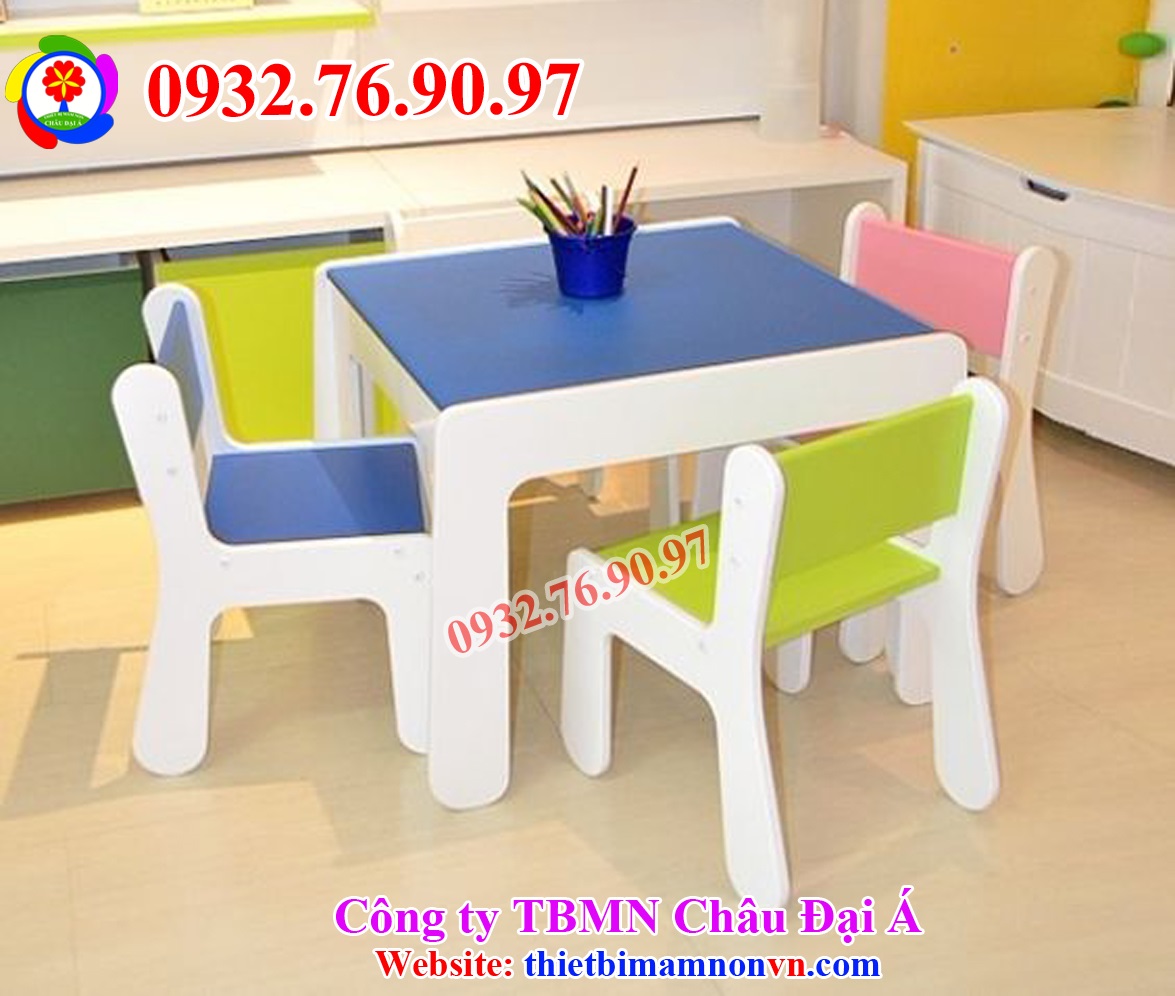 Mẫu bàn ghế trẻ em hiện đại