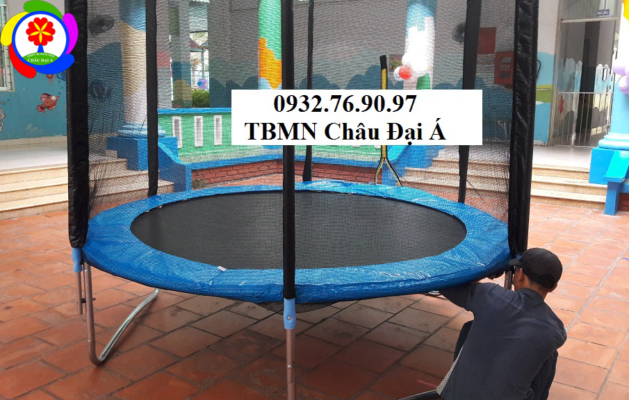 Sàn nhún có lưới an toàn