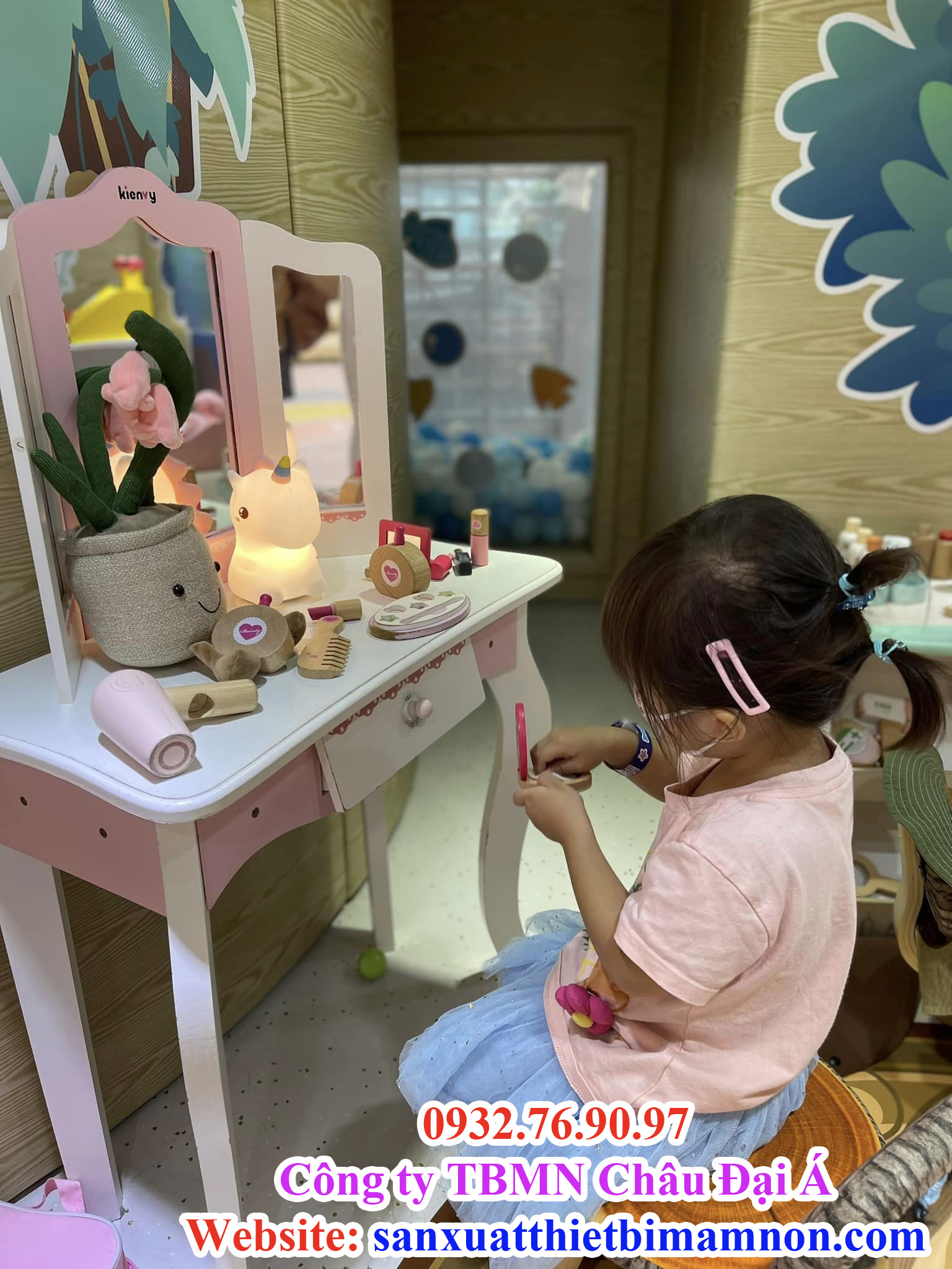 khu trang điểm cho bé