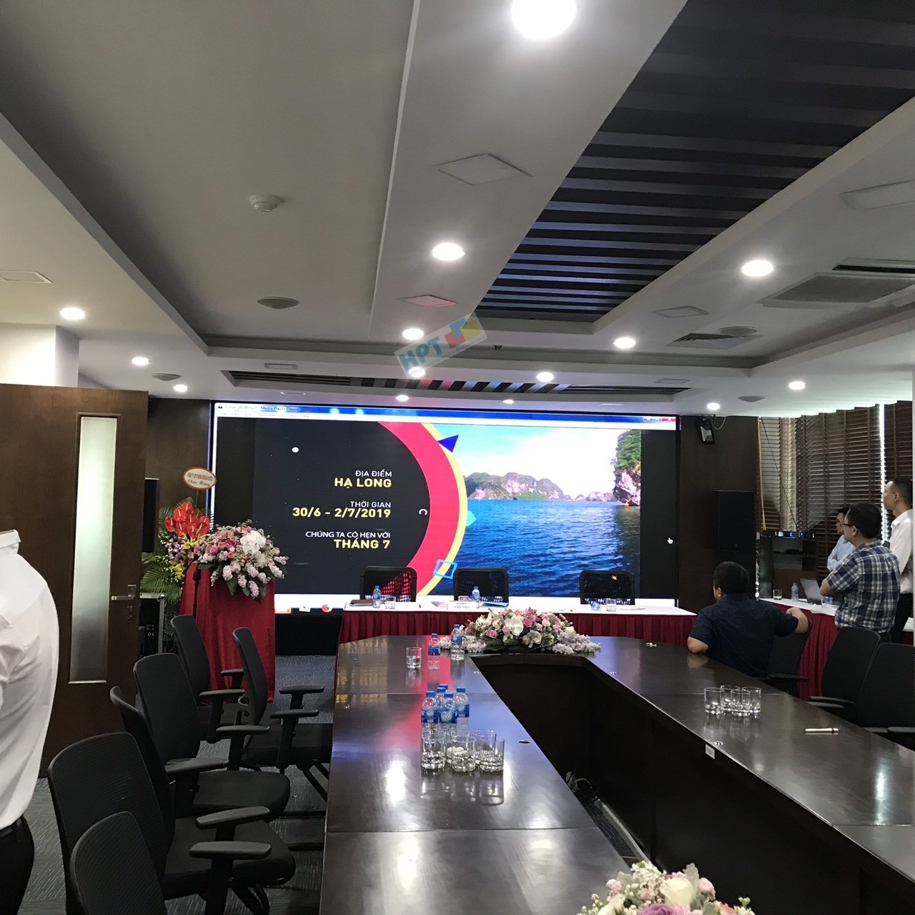 lắp đặt màn hình led hội trường tại Tập đoàn Sơn Hà