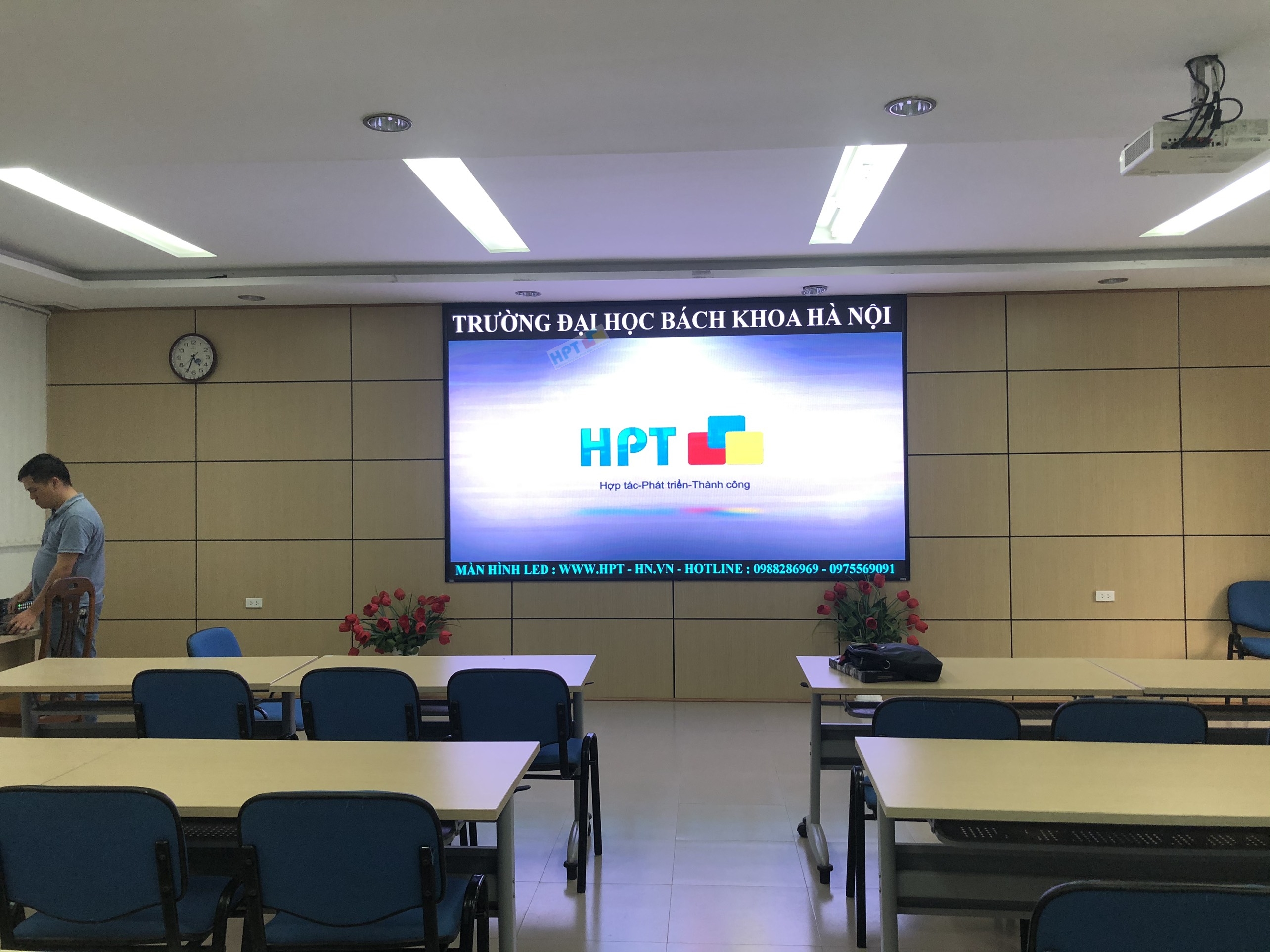 Lắp đặt màn hình led phòng họp Trường Đại học Bách khoa