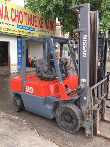 Xe nâng dầu Nissan 2.5 tấn Nhật Bãi