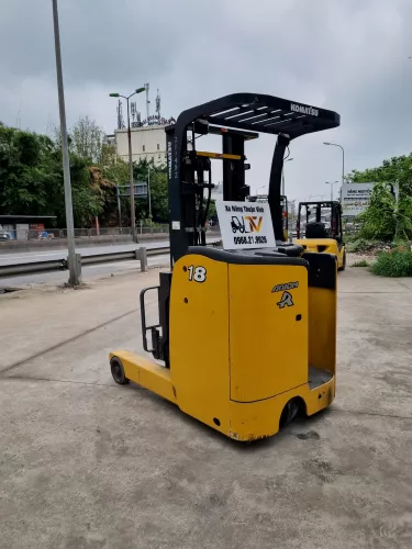 XE NÂNG ĐIỆN ĐỨNG LÁI KOMASU 1.8T 2011