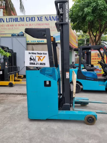 XE NÂNG ĐIỆN ĐỨNG LÁI SUMITOMO 1.5T 2006