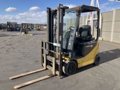 Xe nâng điện cũ ngồi lái 1.5T, KOMATSU FB15-12, hàng đã qua sử dụng (Nhật Bản),sản xuất năm 2013