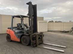 Xe nâng dầu Nhật Bãi 3.5T, Toyota 8FD35 hàng đã qua sử dụng (Nhật Bản),sản xuất năm 2017,mã xe TV.D100