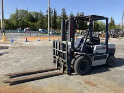 Xe Nâng Dầu Nhật Bãi 2.5 Tấn Komatsu FD25-11 chưa sử dụng tại Việt Nam