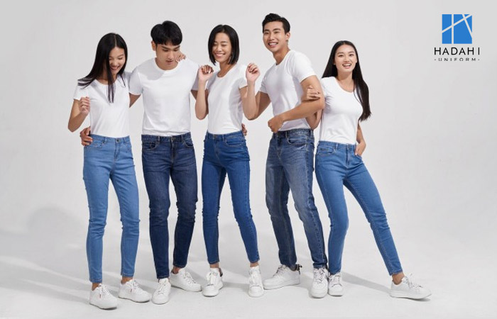 Áo phông kết hợp với quần Jeans