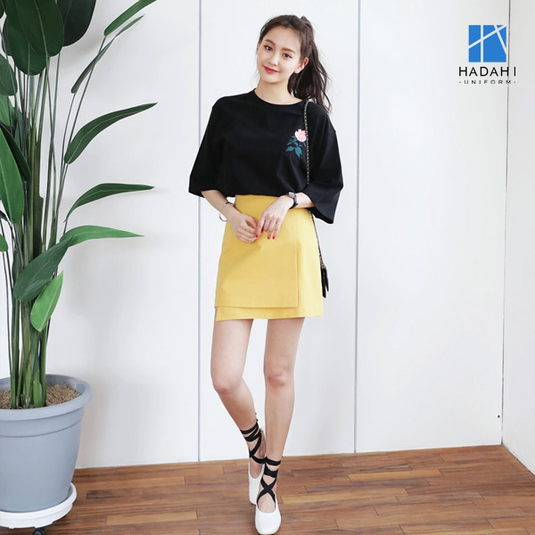 Áo phông và chân váy