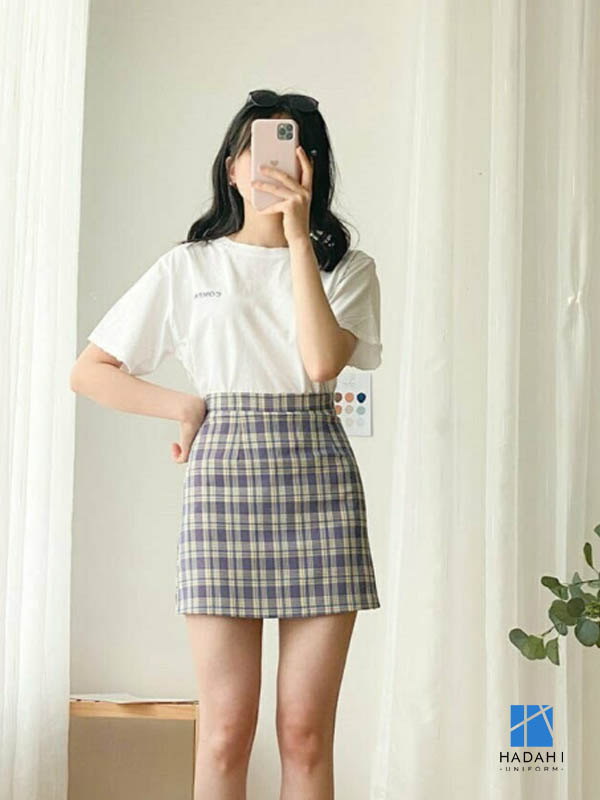 Phối áo thun nữ form rộng với chân váy xinh xắn