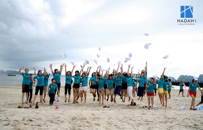 mẫu áo thun sự kiện tại bải biển