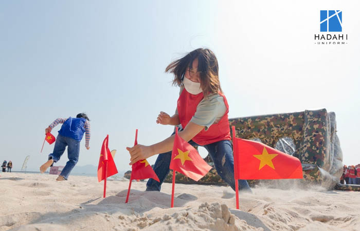 Trò chơi team building cướp cờ 