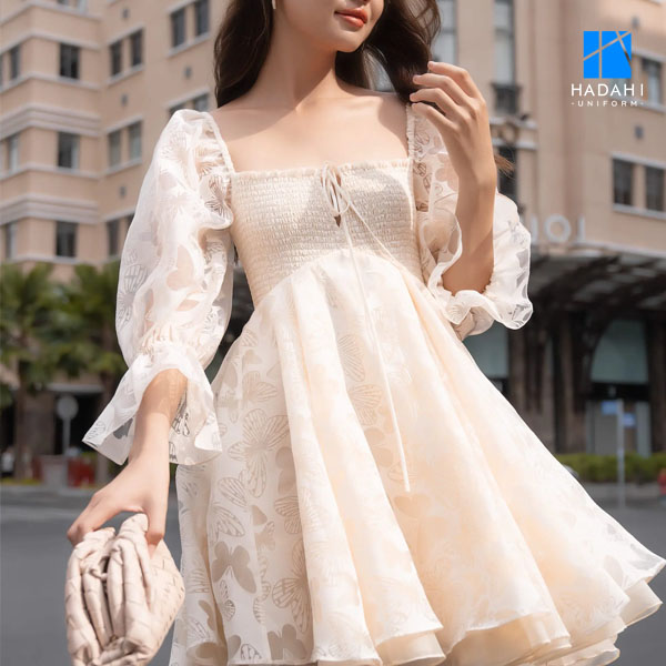 Những mẫu váy voan hoa tạo điểm nhấn