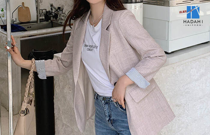 Phối áo pull cùng áo vest hoặc blazer 