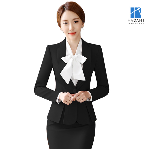 Thiết kế đồng phục ngành dịch vụ cho nhân viên lễ tân tiếp khách