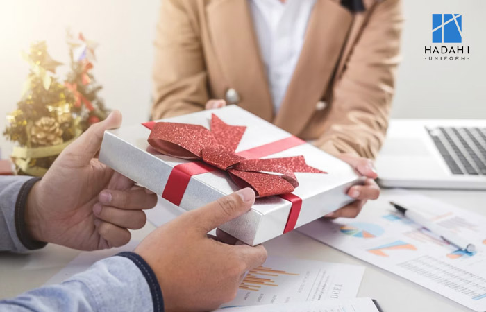 lợi ích của việc tặng quà cho nhân viên