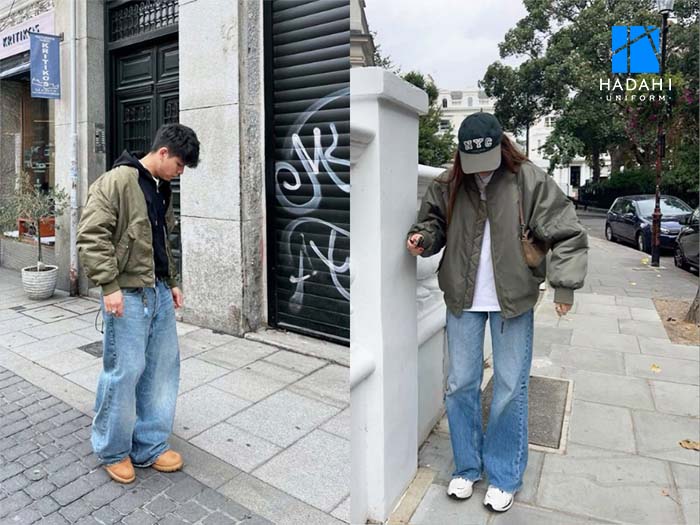 Áo bomber phối với áo thun và quần jeans