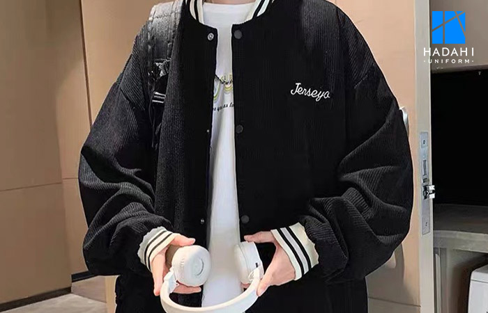 Các tiêu chí chọn chất liệu may áo khoác bomber đồng phục