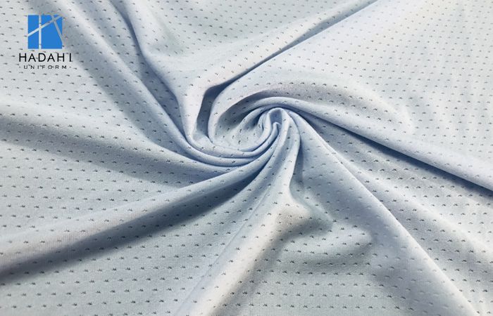 Gợi ý chất liệu phù hợp cho áo đồng phục mùa hè