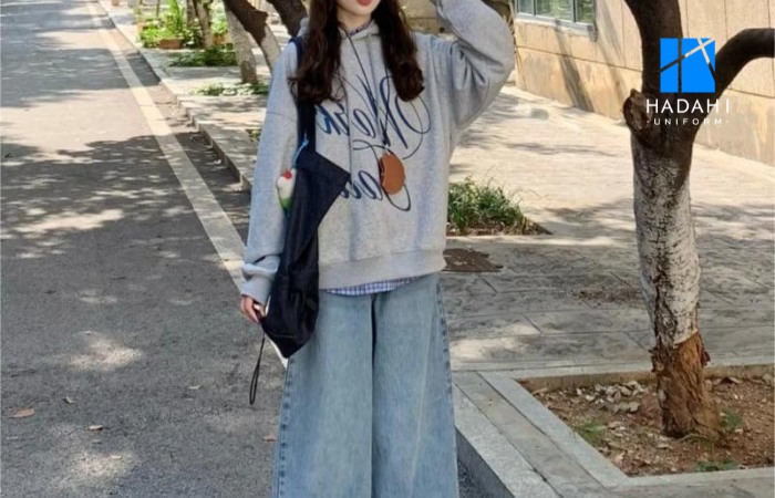 Phối áo hoodie với quần ống rộng nữ
