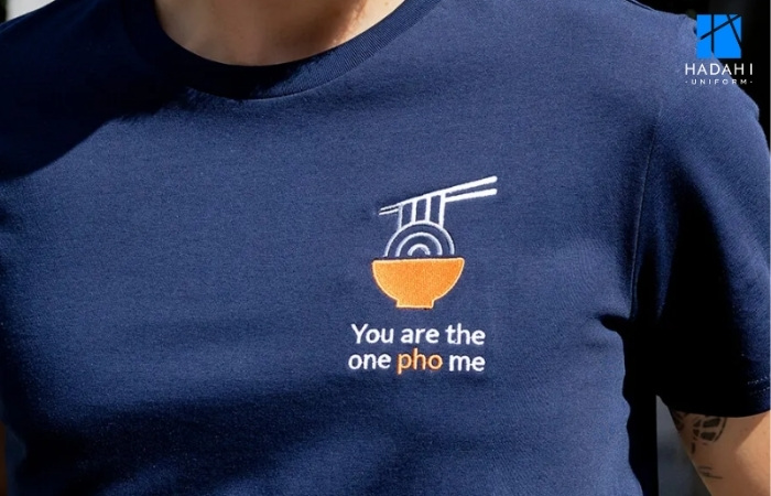 Thêu logo áo đồng phục là gì?