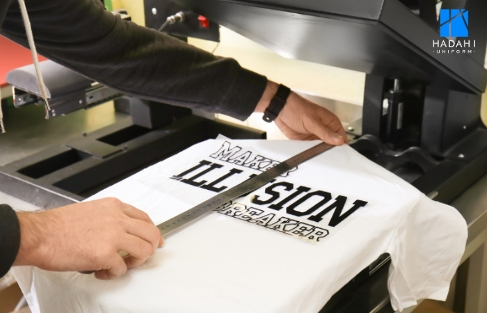 Logo Công Ty Trên Áo Đồng Phục: Nên Chọn In Hay Thêu?