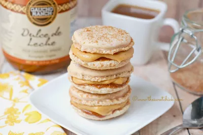 Macaron bơ lạc