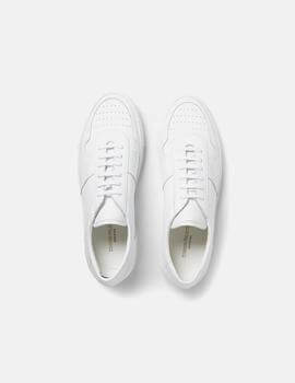 Sneaker trắng