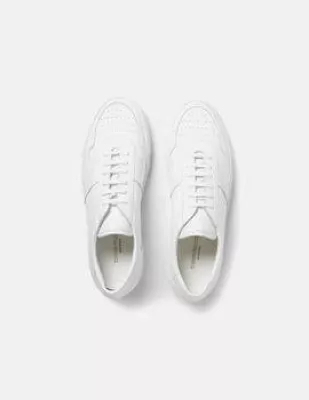 Sneaker trắng
