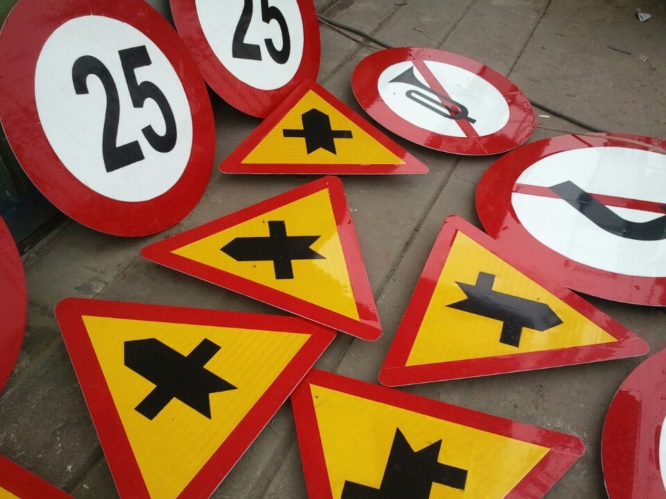 Khẩn trương đưa vào tiêu chuẩn hệ thống biển báo và đảm bảo ATGT