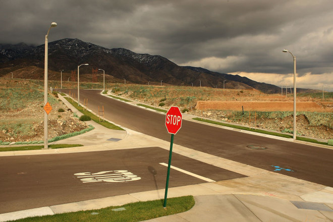 Tại sao biển báo dừng có màu đỏ?