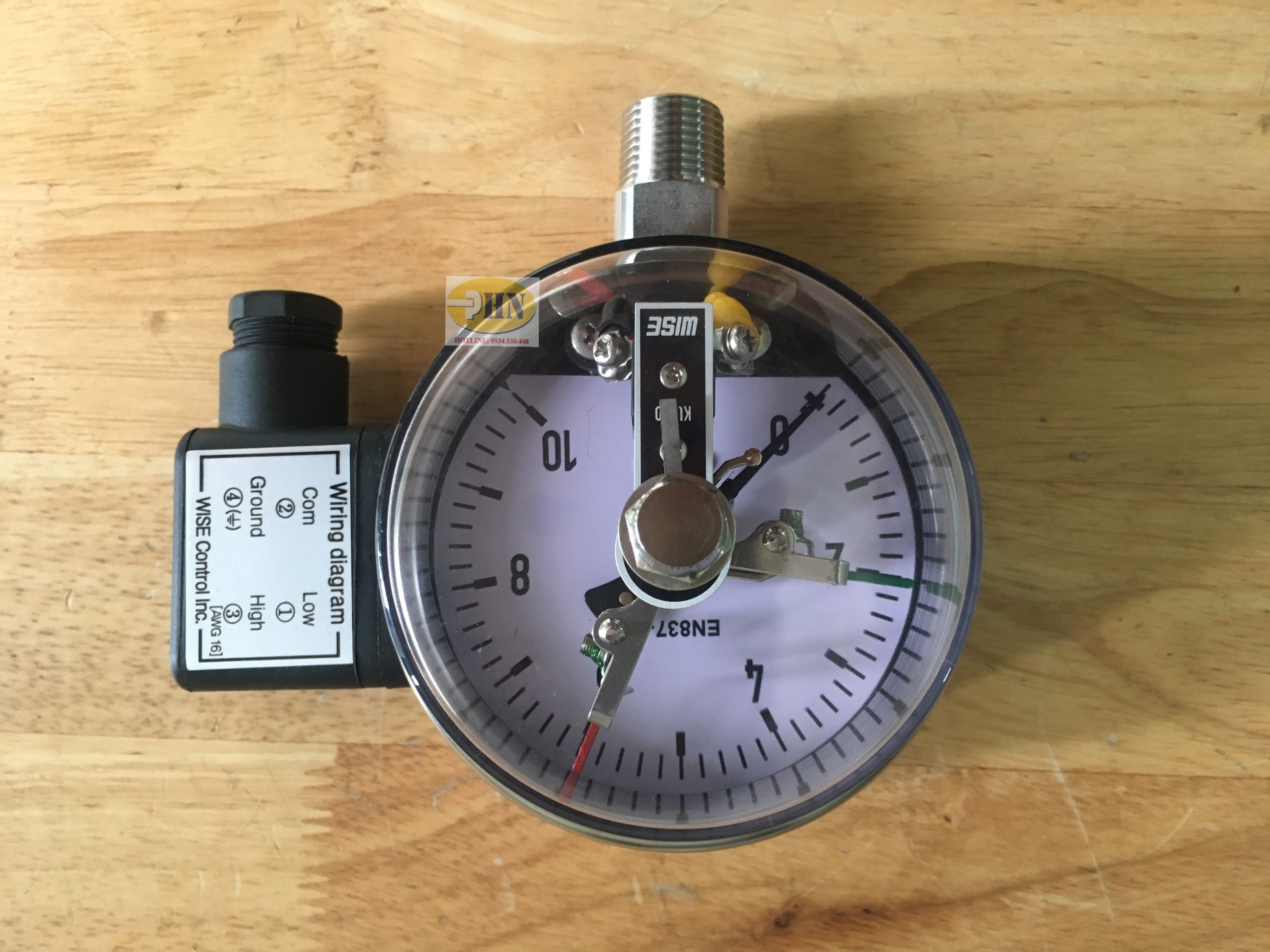 Đồng hồ áp có tiếp điểm điện P501