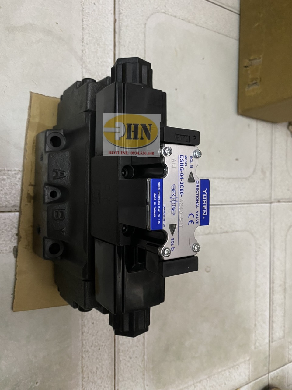 Van Yuken DSHG-04-3C60-A240V-50T