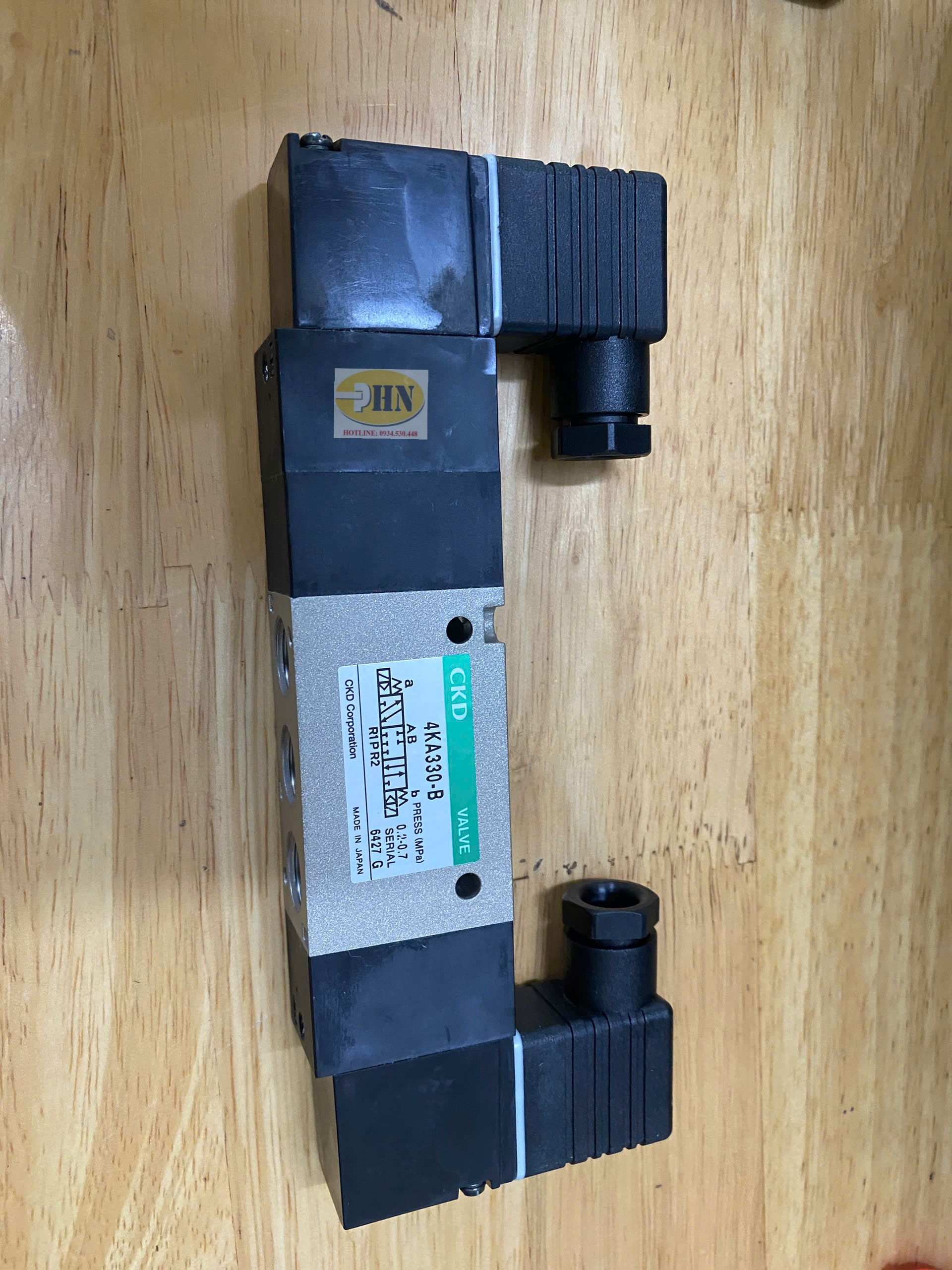Van điện từ 4KA339-08-B-AC100V