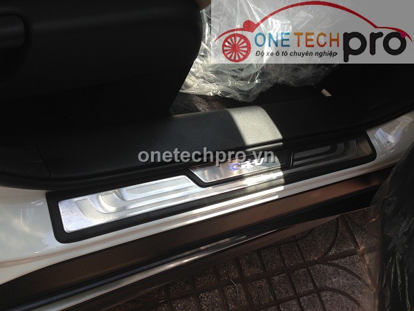 vien-bac-cua-co-den-led-crv chất lượng nhập khẩu