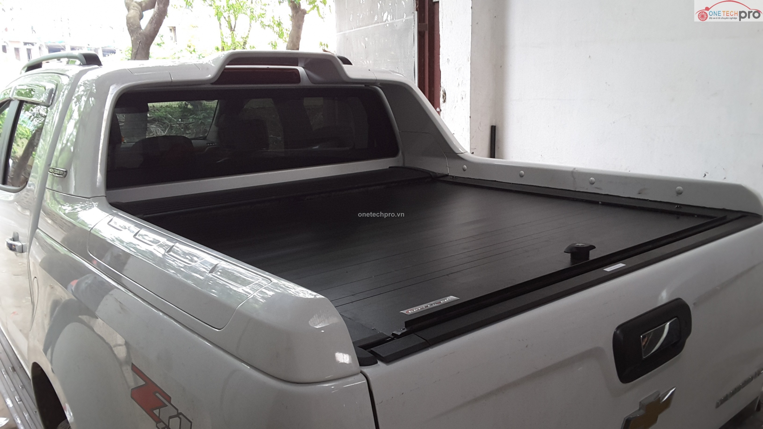 NẮP THÙNG CUỘN THÁI LAN XE CHEVROLET COLORADO