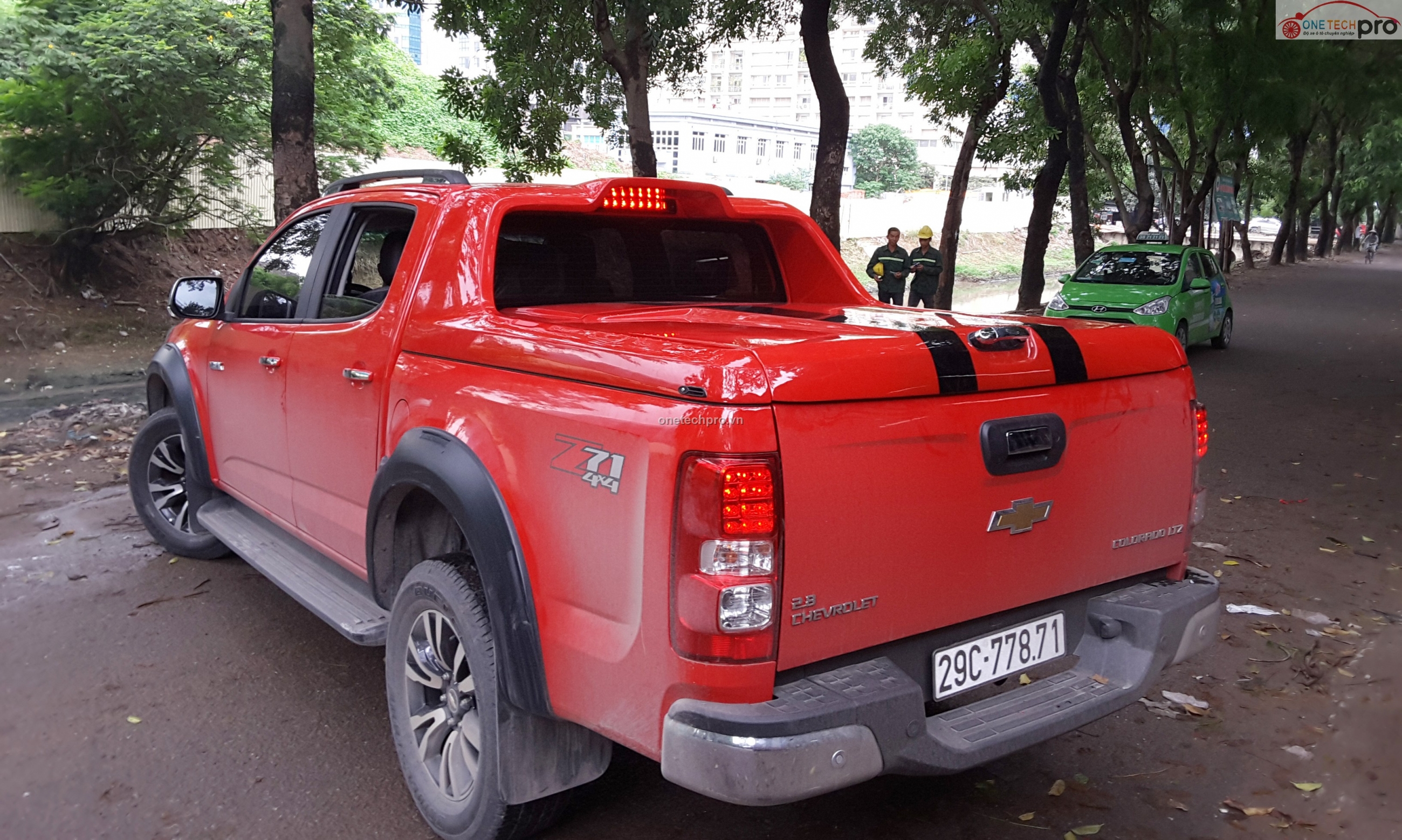 NẮP THÙNG THẤP XE BÁN TẢI CHEVROLET COLORADO