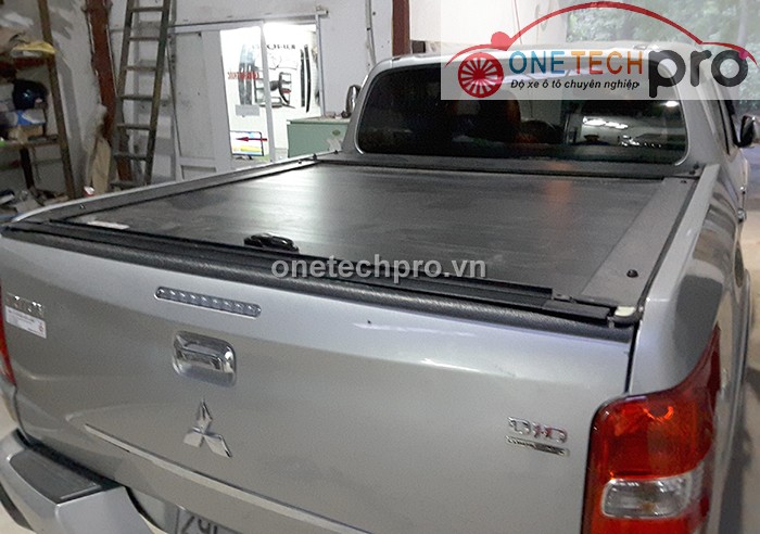 NẮP THÙNG CUỘN THÁI LAN XE MITSUBISHI TRITON