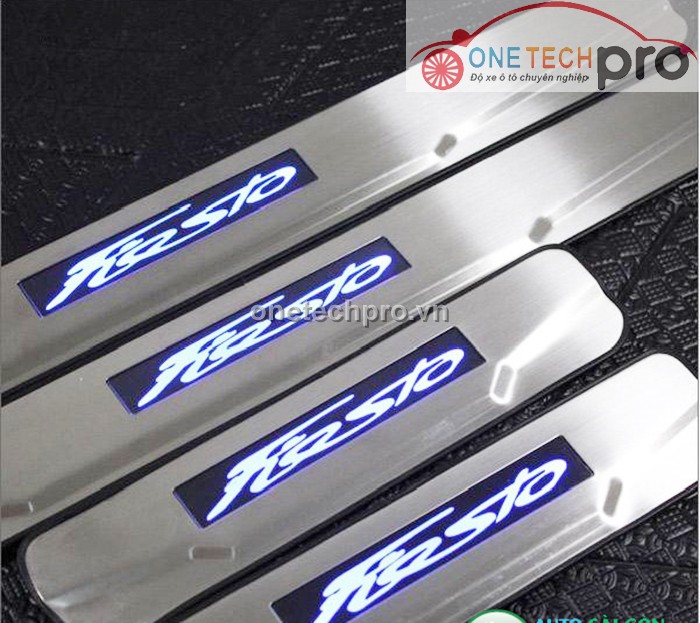 ỐP BẬC LÊN XUỐNG CÓ ĐÈN FORD FIESTA