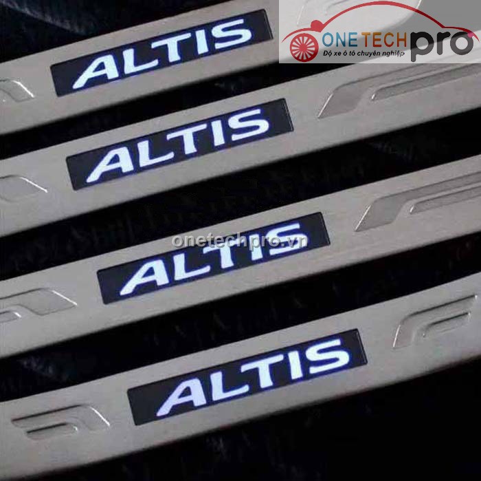 ỐP BẬC BƯỚC LÊN XUỐNG CÓ ĐÈN LED COROLLA ALTIS