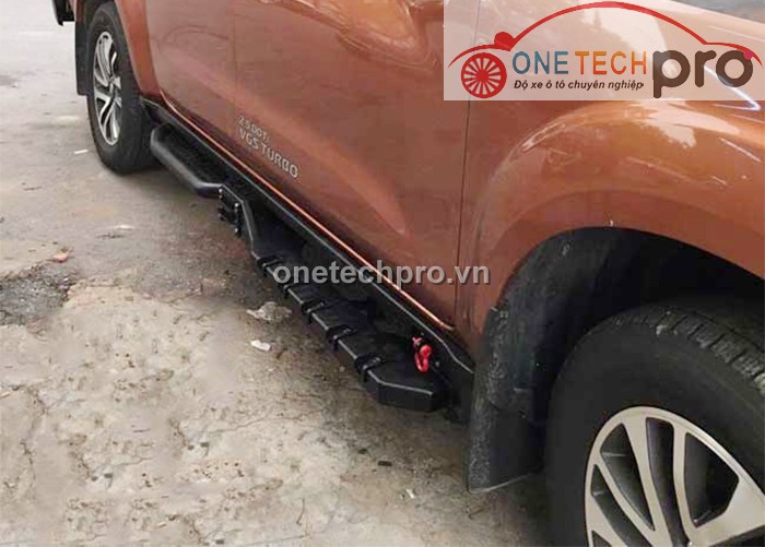 BẬC DẪM LÊN XUỐNG NISSAN NAVARA NP300