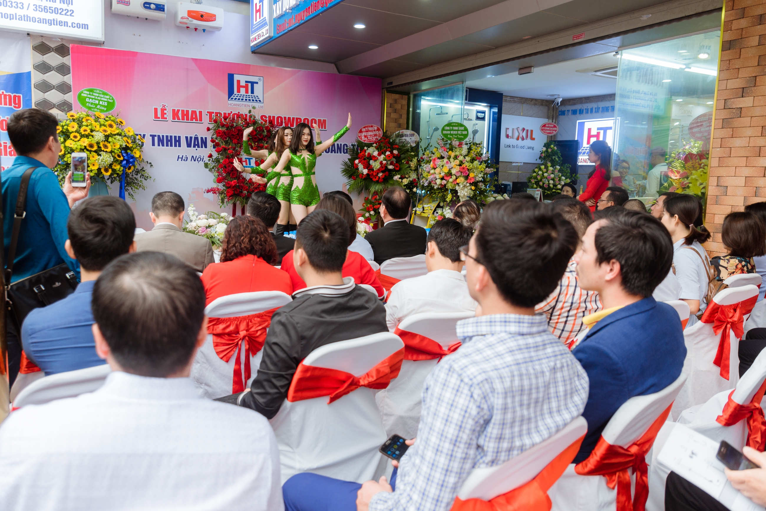 ảnh khai trương Hoàng Tiến tầng 2 99 An Trạch